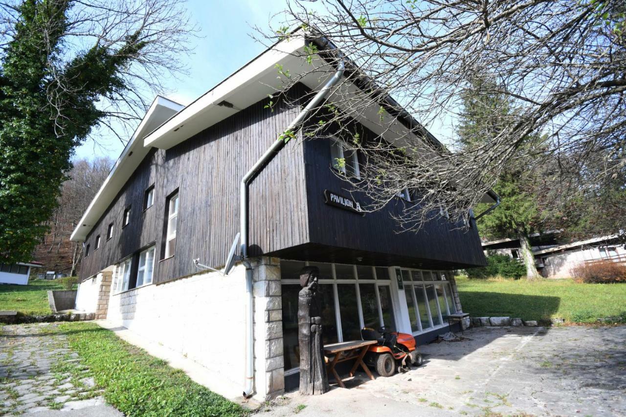 Np Sutjeska Paviljon A Hotel Тиентище Екстериор снимка